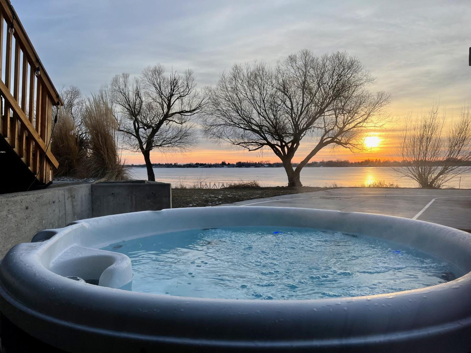 Lakefront Cabin, Hottub, Boat Launch Villa Moses Lake Exterior photo